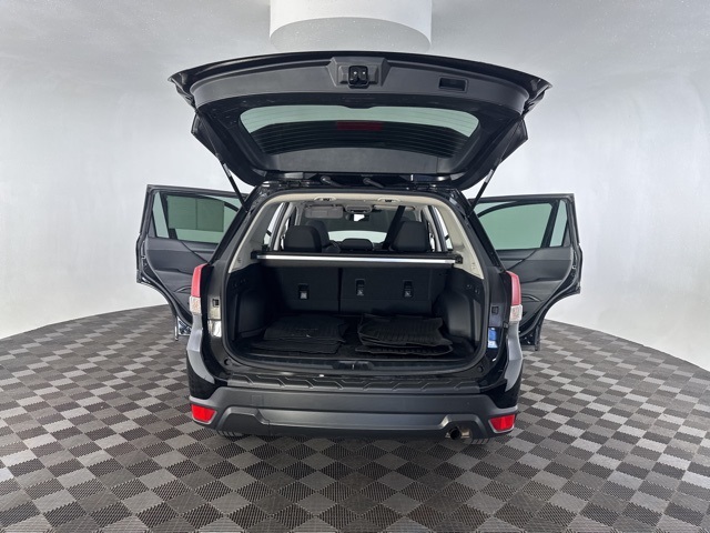 2022 Subaru Forester Premium photo 15