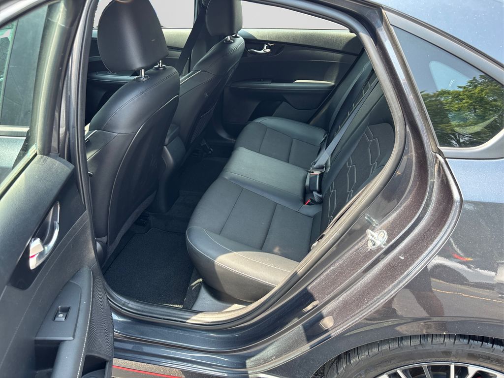 2023 Kia Forte GT-Line photo 9