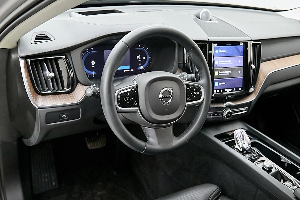 2023 VOLVO XC60 - Image 13