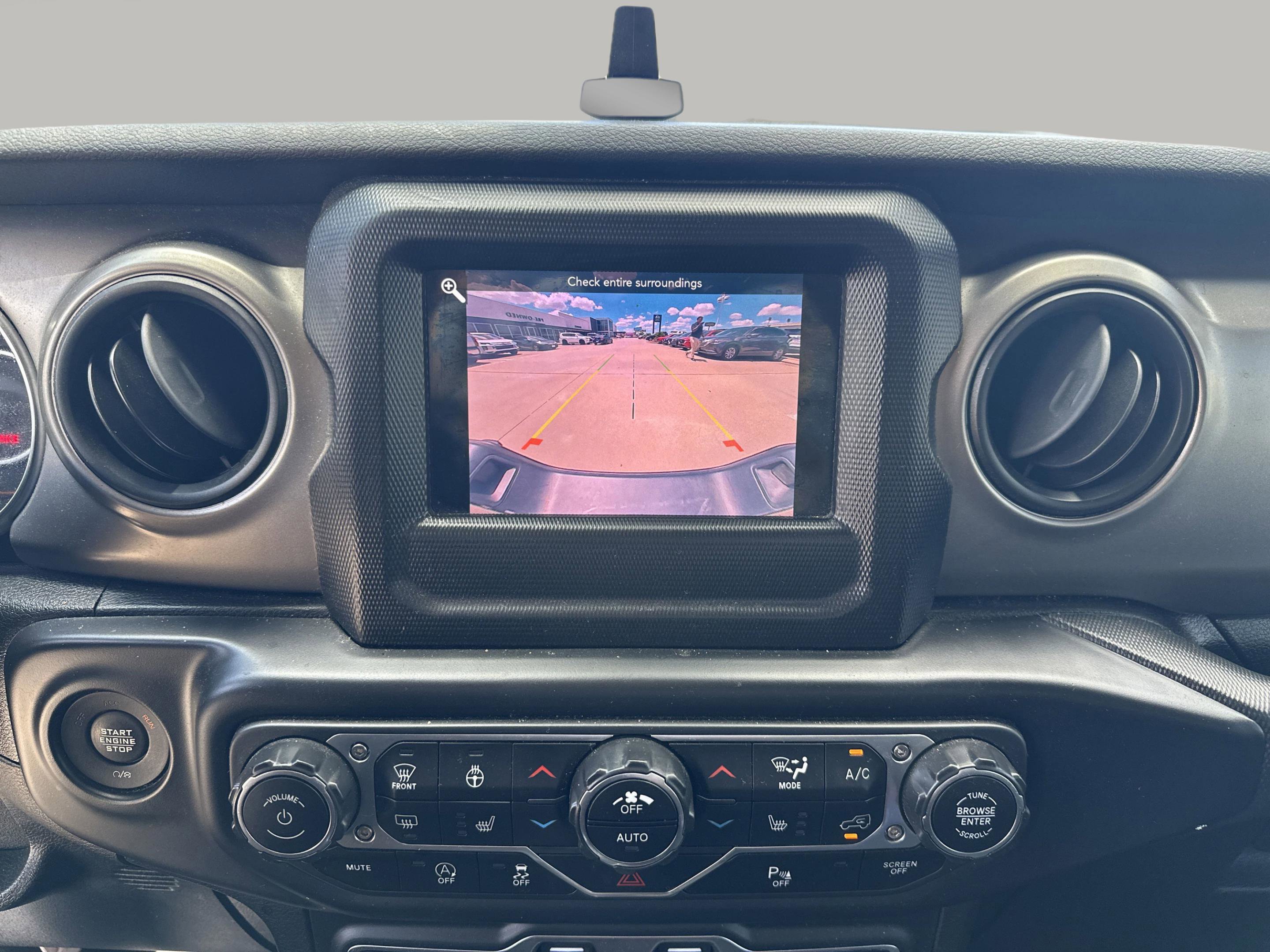 2020 Jeep Gladiator Sport photo 15