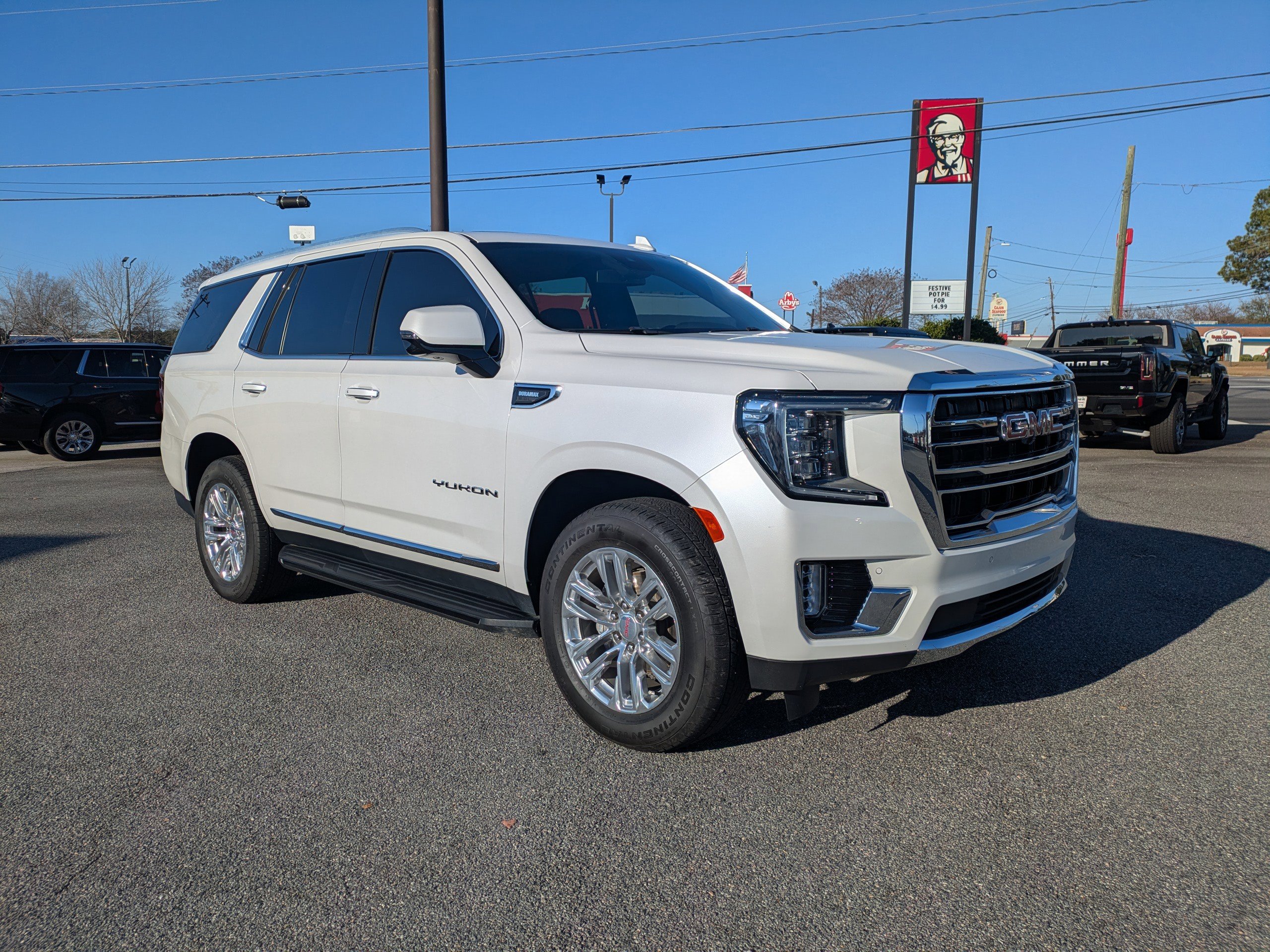 2023 GMC Yukon SLT's photo