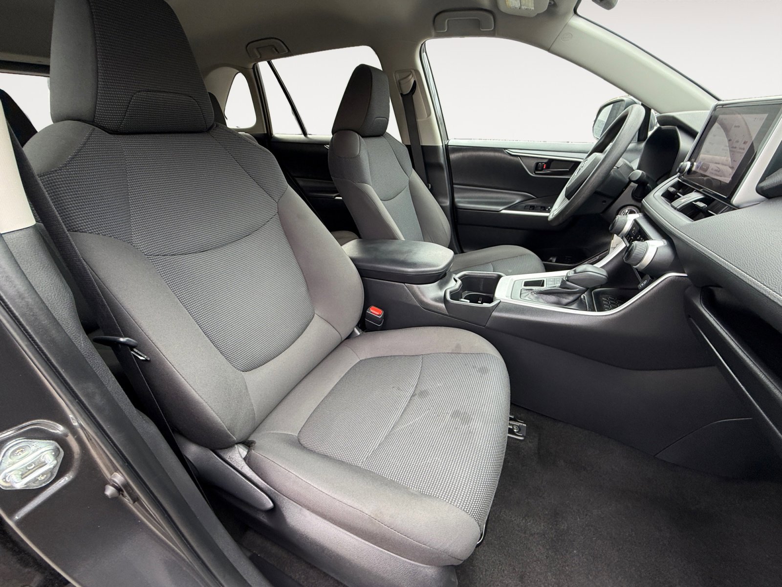 2024 Toyota RAV4 LE photo 18