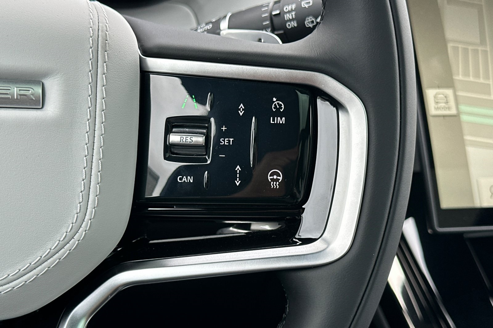 2025 Land Rover Range Rover Sport P360 S photo 27