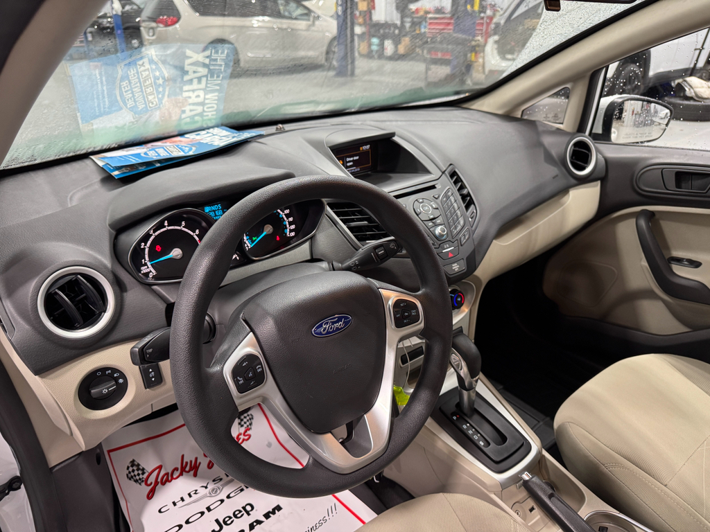 2019 Ford Fiesta SE photo 2