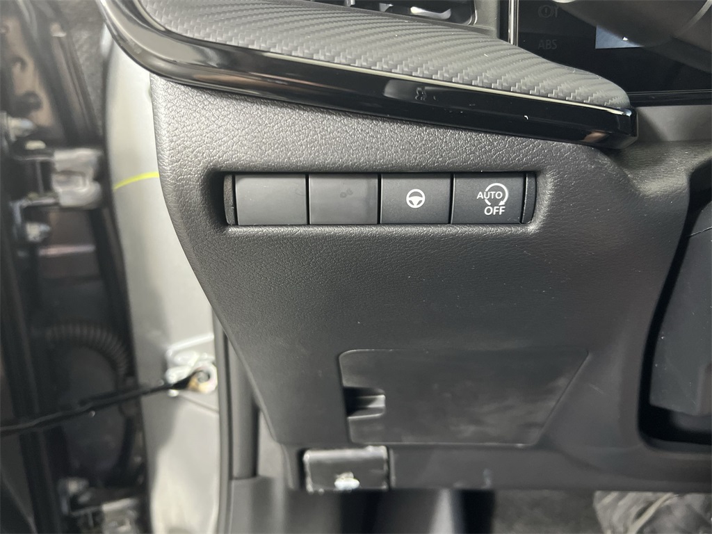 2026 Nissan Kicks SR photo 18