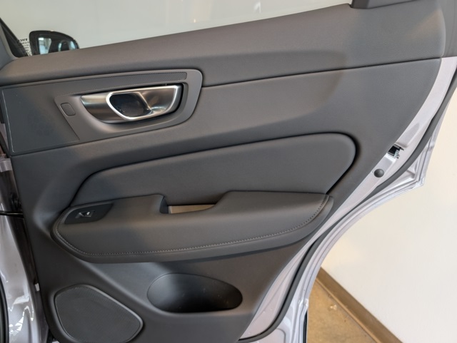 2026 Volvo XC60 B5 Plus photo 24
