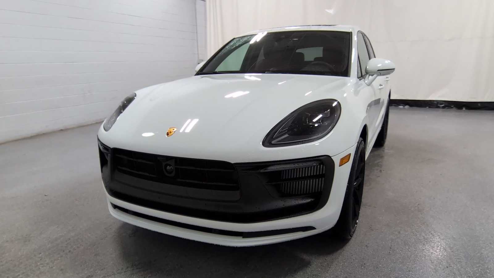 2026 Porsche Macan GTS photo 2