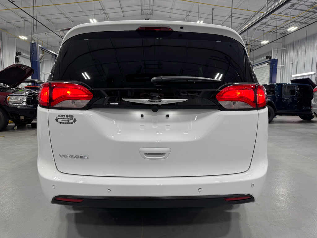 2026 Chrysler Voyager LX photo 9