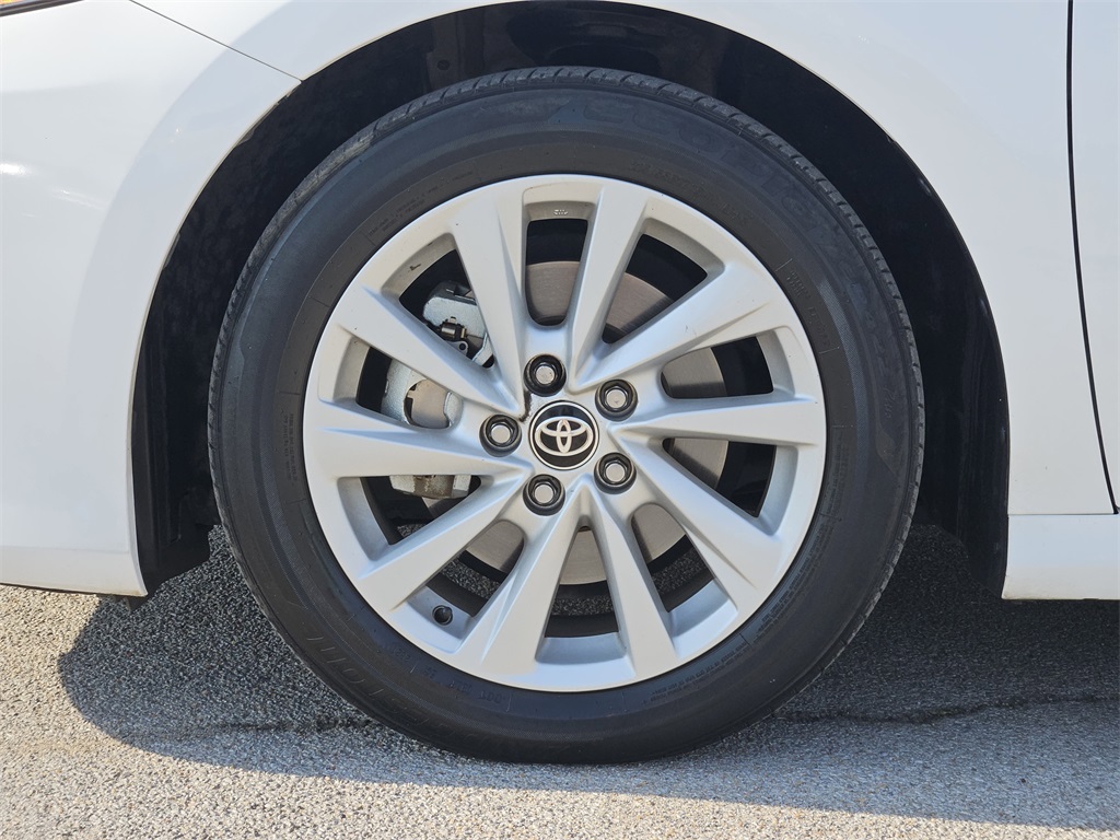 2022 Toyota Camry LE photo 8