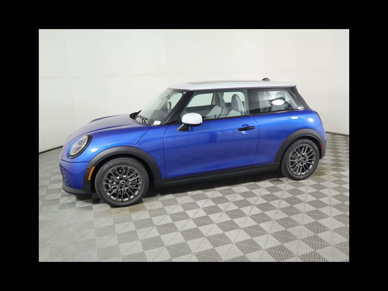 2025 Mini Cooper 2 Door Hardtop Signature photo 8