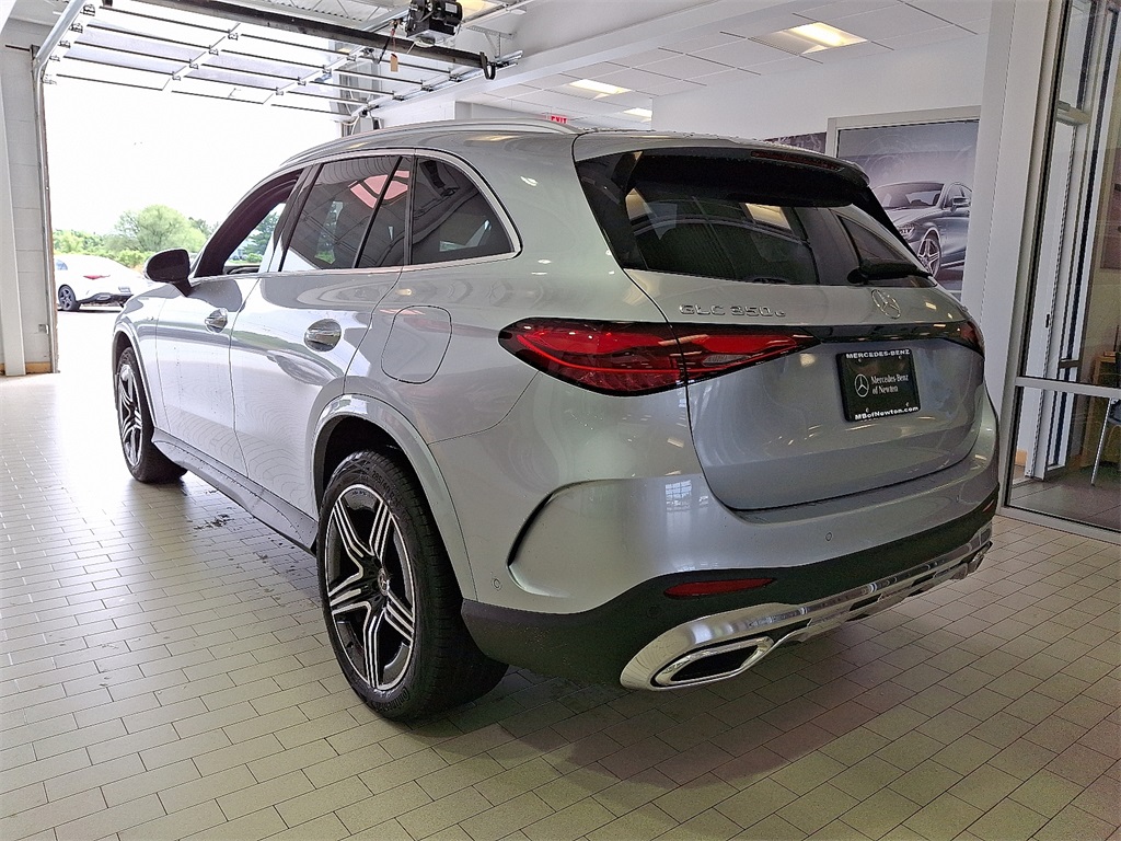 2025 Mercedes Benz GLC 350e 4MATIC photo 2
