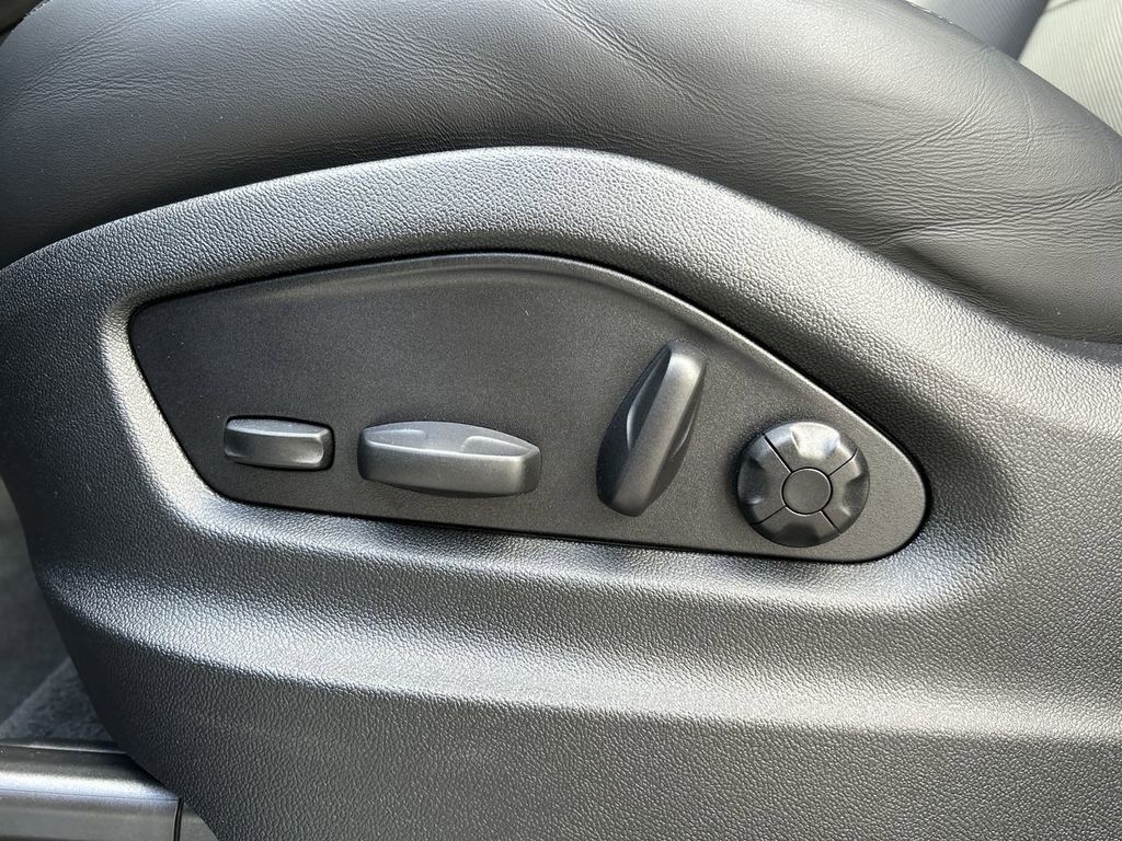 2025 Porsche Cayenne Coupe Base photo 16