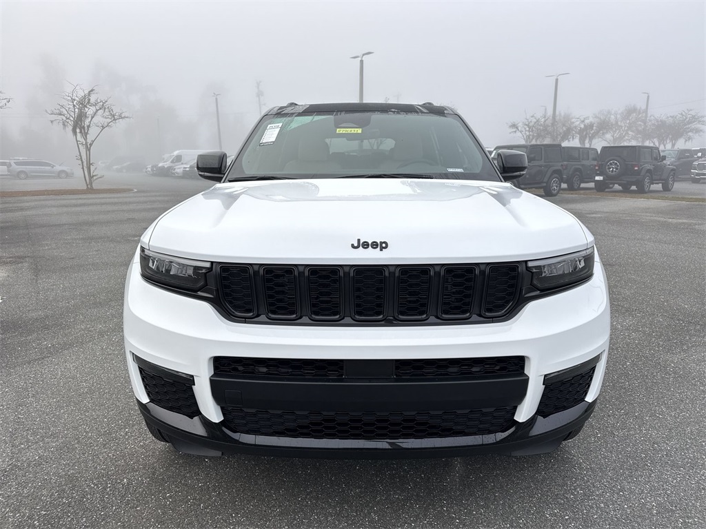 2025 Jeep Grand Cherokee Limited photo 2