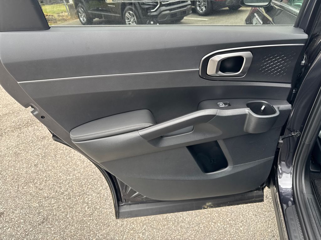 2025 Kia Sorento S photo 16