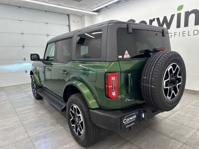 2025 Ford Bronco Outer Banks photo 9