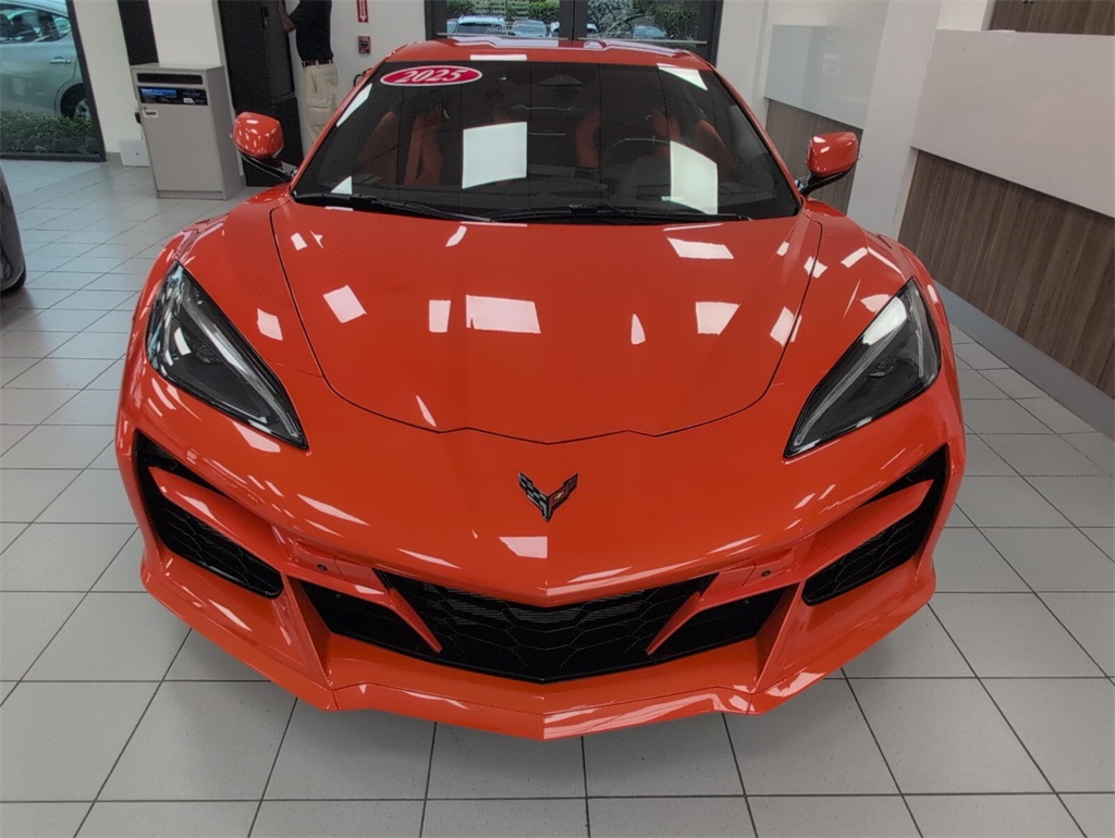 2025 Chevrolet Corvette E-Ray 3LZ photo 3