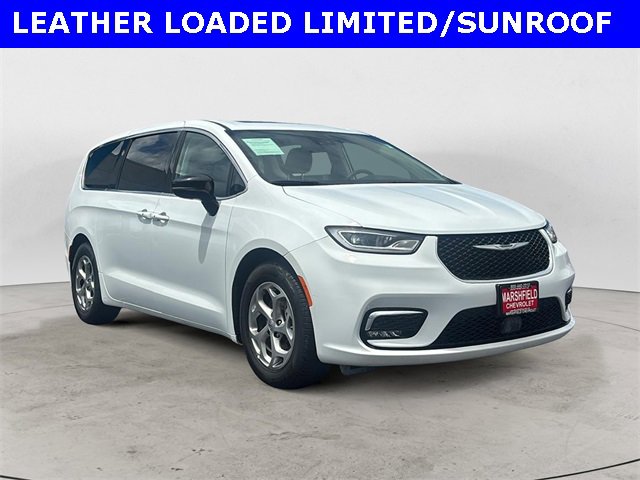 2024 Chrysler Pacifica Limited's photo