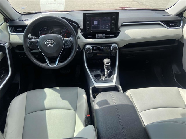 2021 Toyota RAV4 XLE Premium photo 9