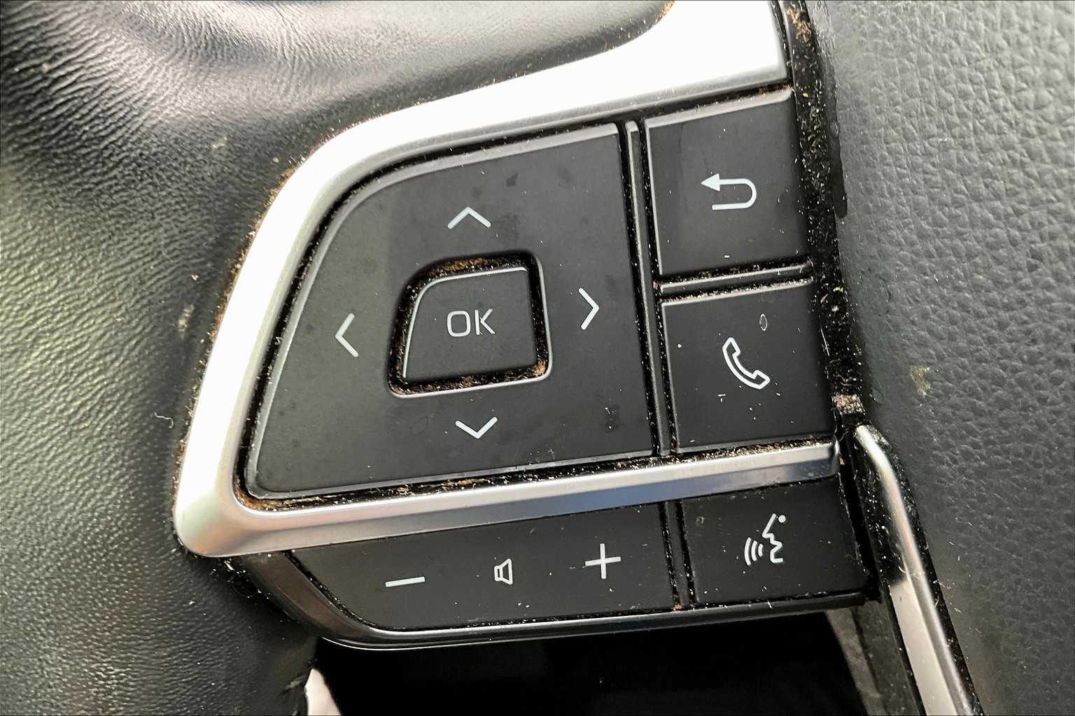 2020 Toyota Highlander Limited photo 19