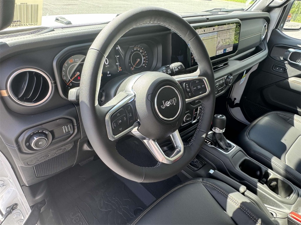 2025 Jeep Wrangler Sahara photo 2