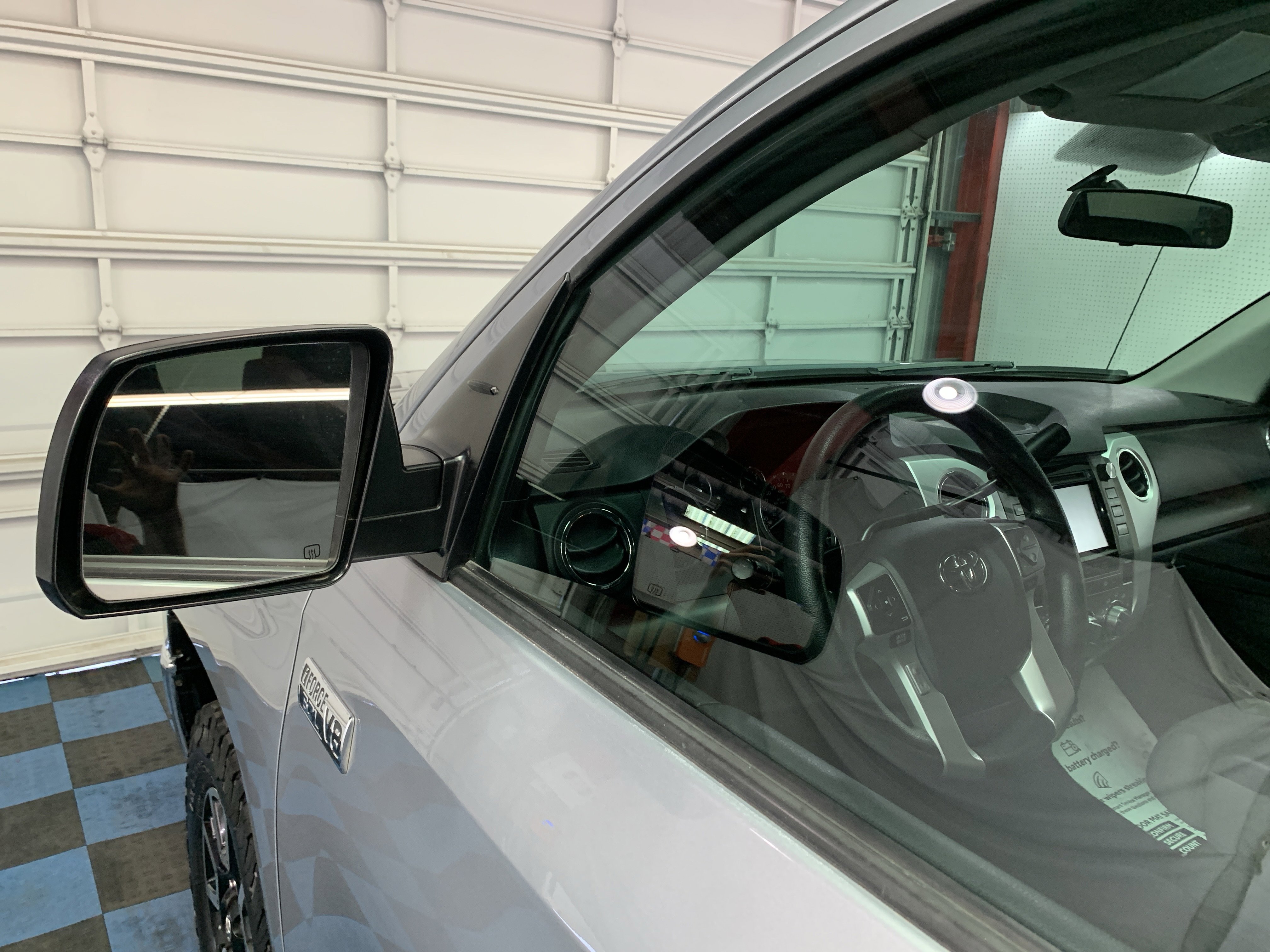 2017 Toyota Tundra SR5 photo 4