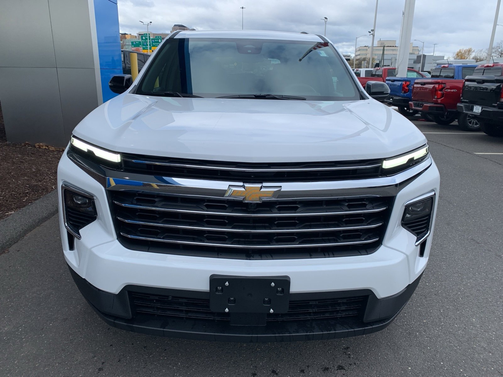 2026 Chevrolet Traverse photo 2