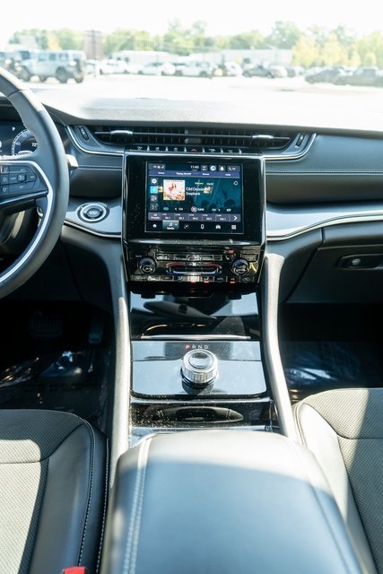 2023 Jeep Grand Cherokee Altitude photo 10