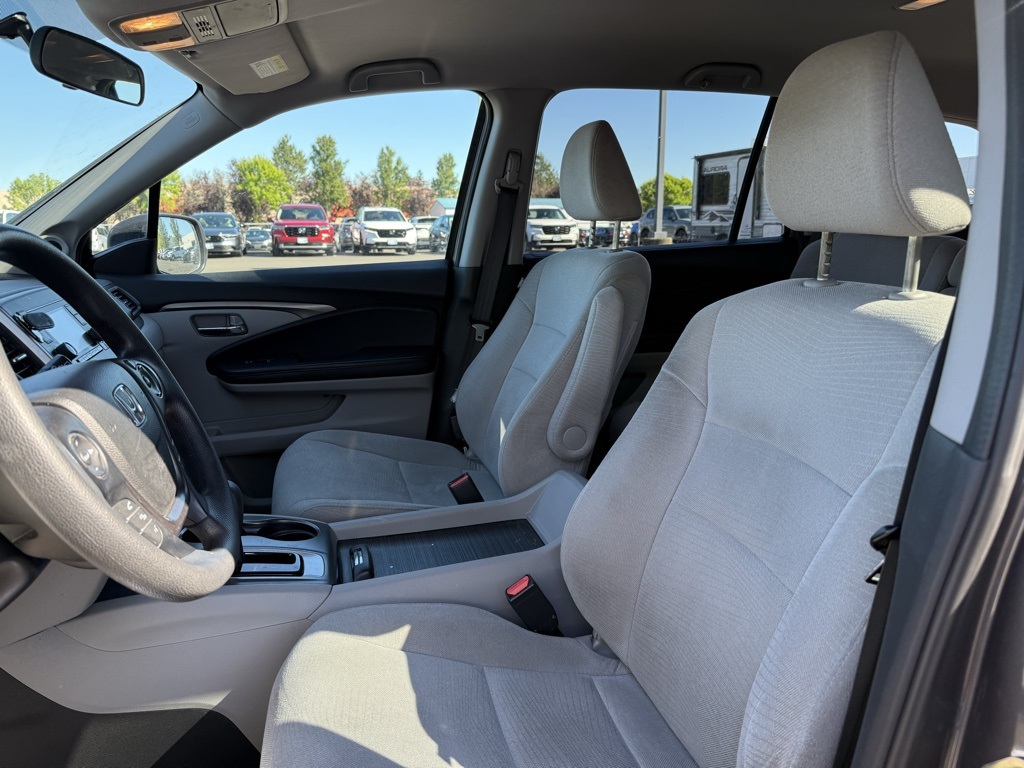 2016 Honda Pilot LX photo 7