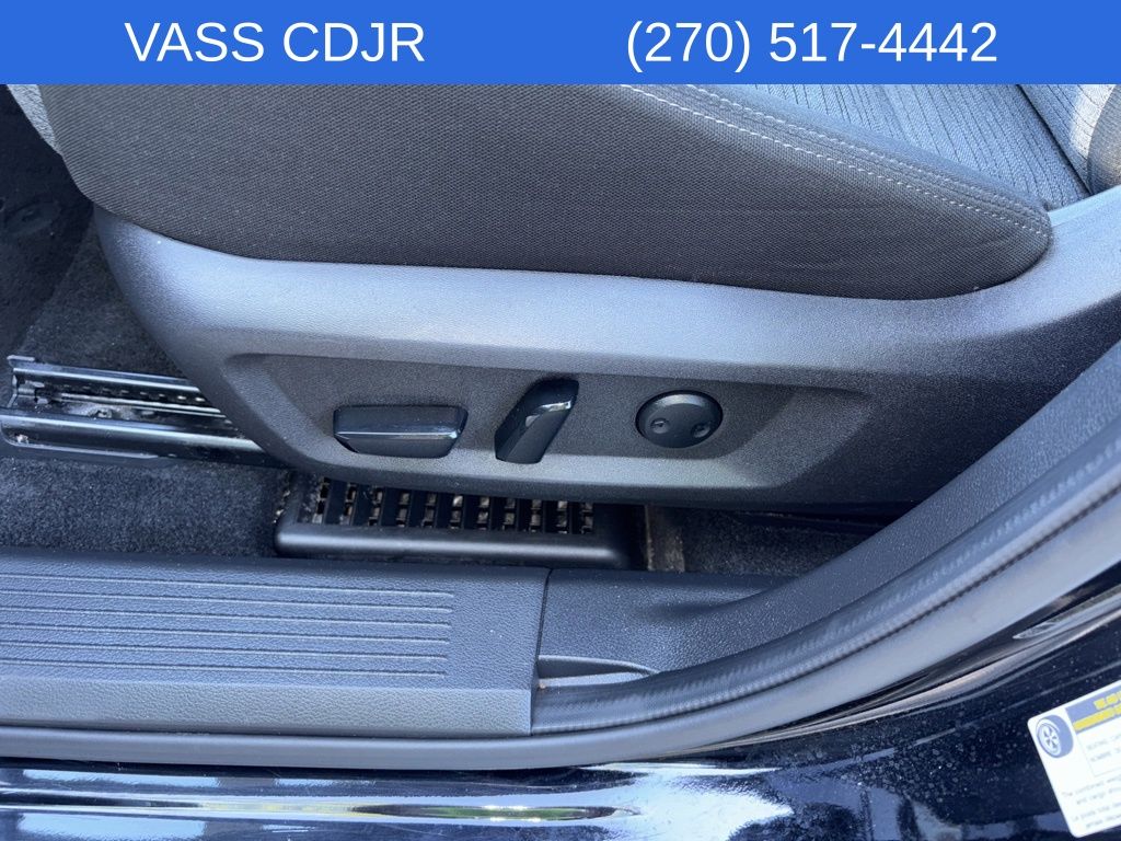 2023 Nissan Rogue SV photo 23