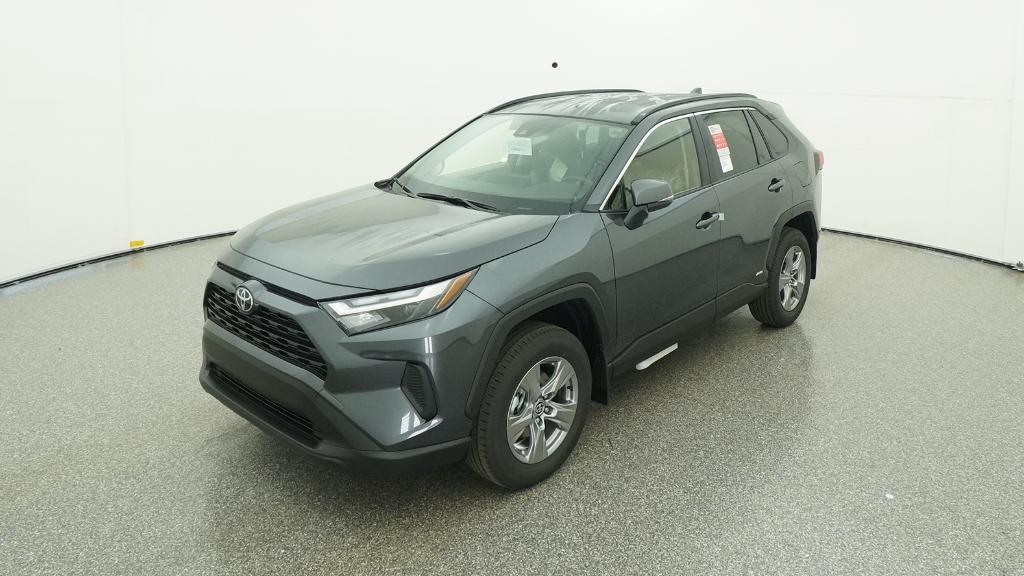 2025 Toyota RAV4 XLE's photo