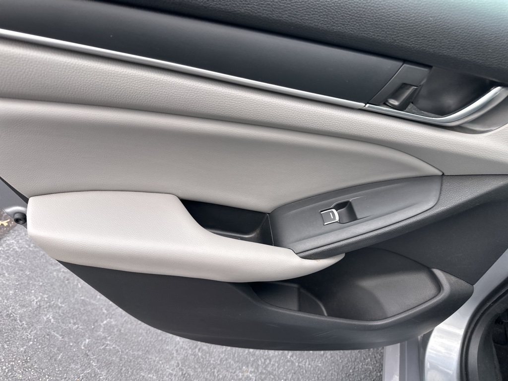 2018 Honda Accord LX photo 13