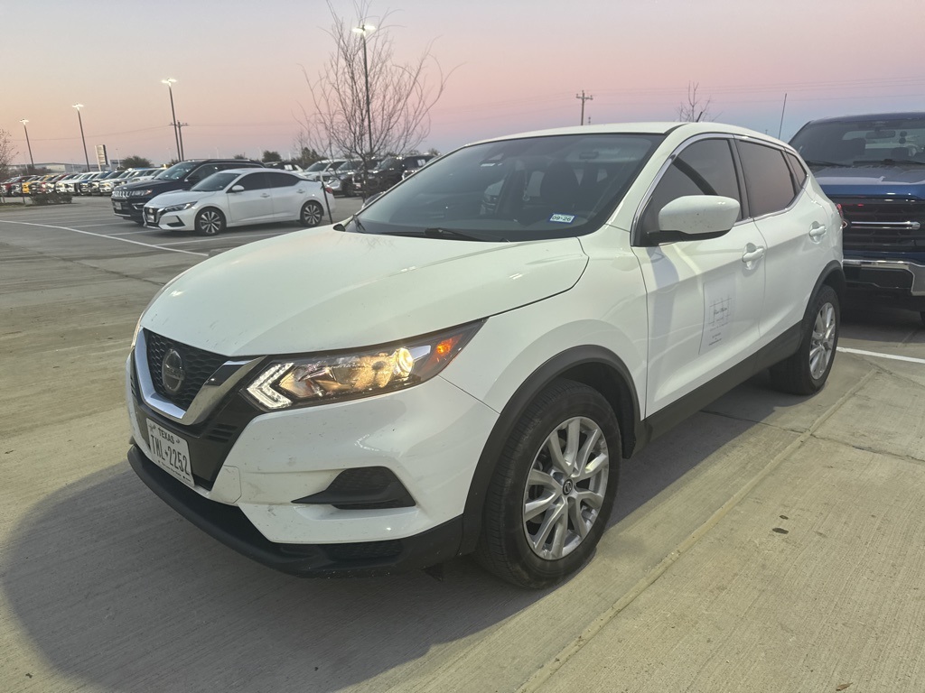 2021 Nissan Rogue Sport S's photo