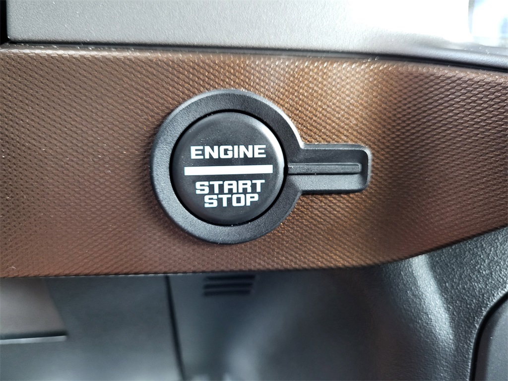 2022 Ford Bronco Outer Banks photo 16