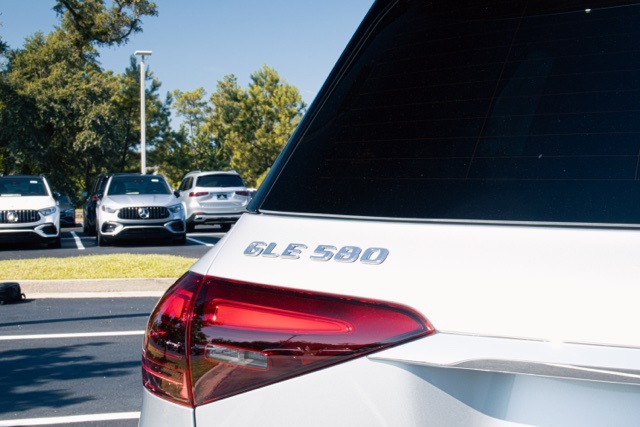 2025 Mercedes Benz GLE 580 4MATIC photo 3