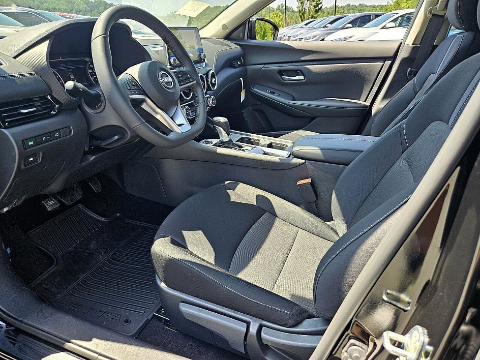 2025 Nissan Sentra SV photo 7