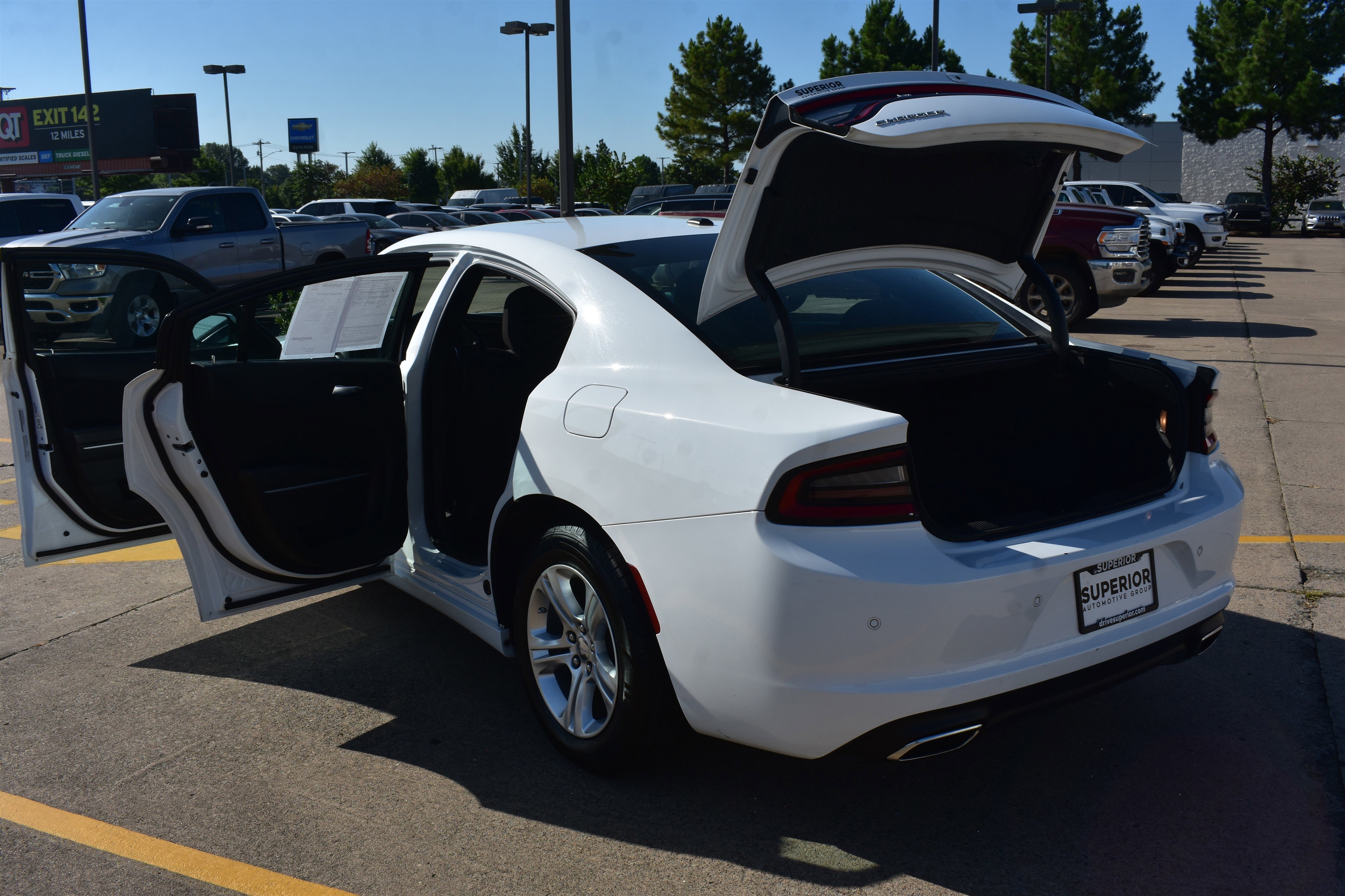 2022 Dodge Charger SXT photo 9