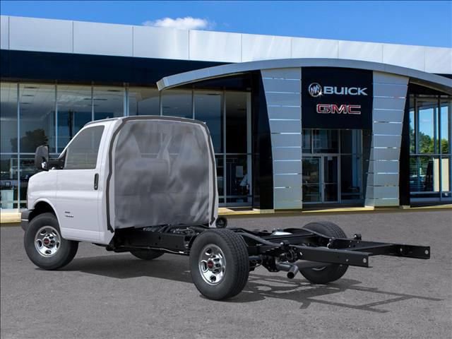 2025 Gmc Savana Cutaway 3500 photo 2