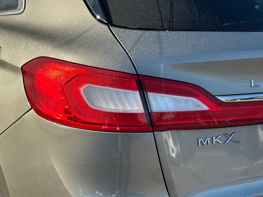 2016 Lincoln MKX Reserve photo 13