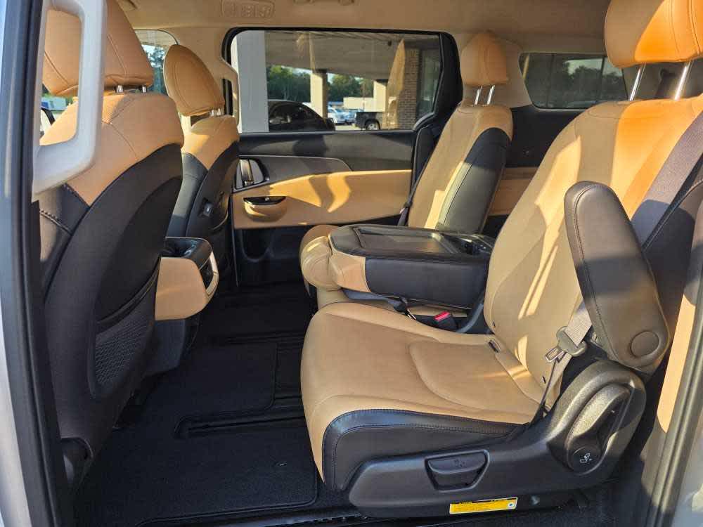 2023 Kia Carnival LX photo 10