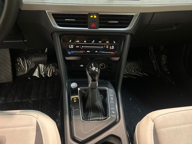 2025 Volkswagen Taos SE photo 21