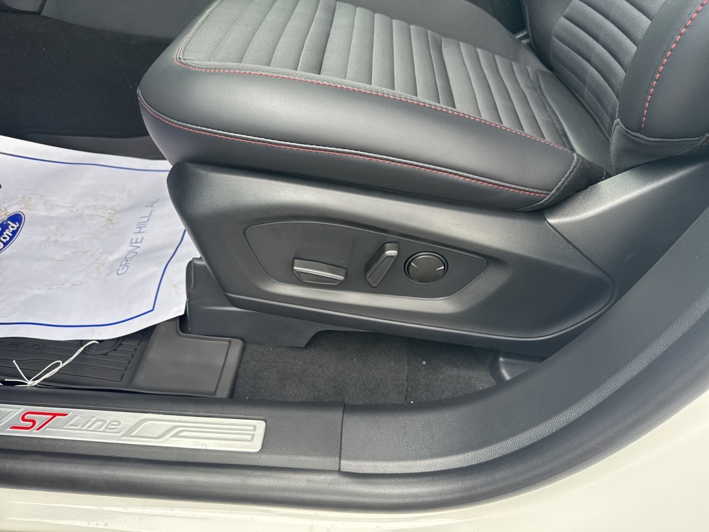 2025 Ford Explorer ST-Line photo 24
