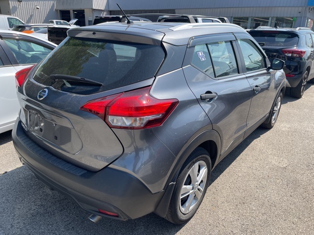 2019 Nissan Kicks S photo 7