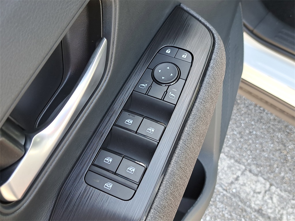 2026 Nissan Kicks SV photo 20