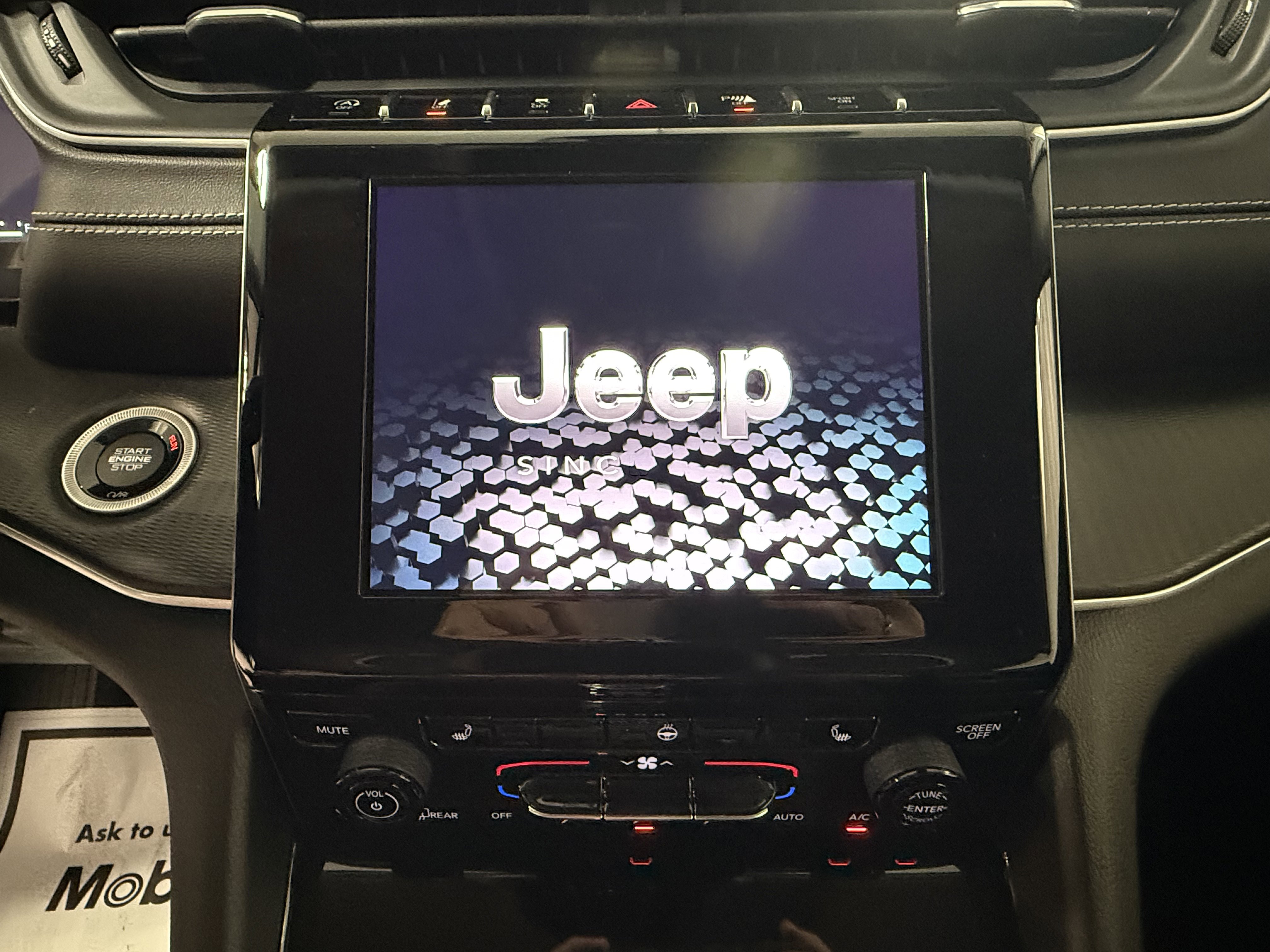 2023 Jeep Grand Cherokee Laredo Altitude photo 14