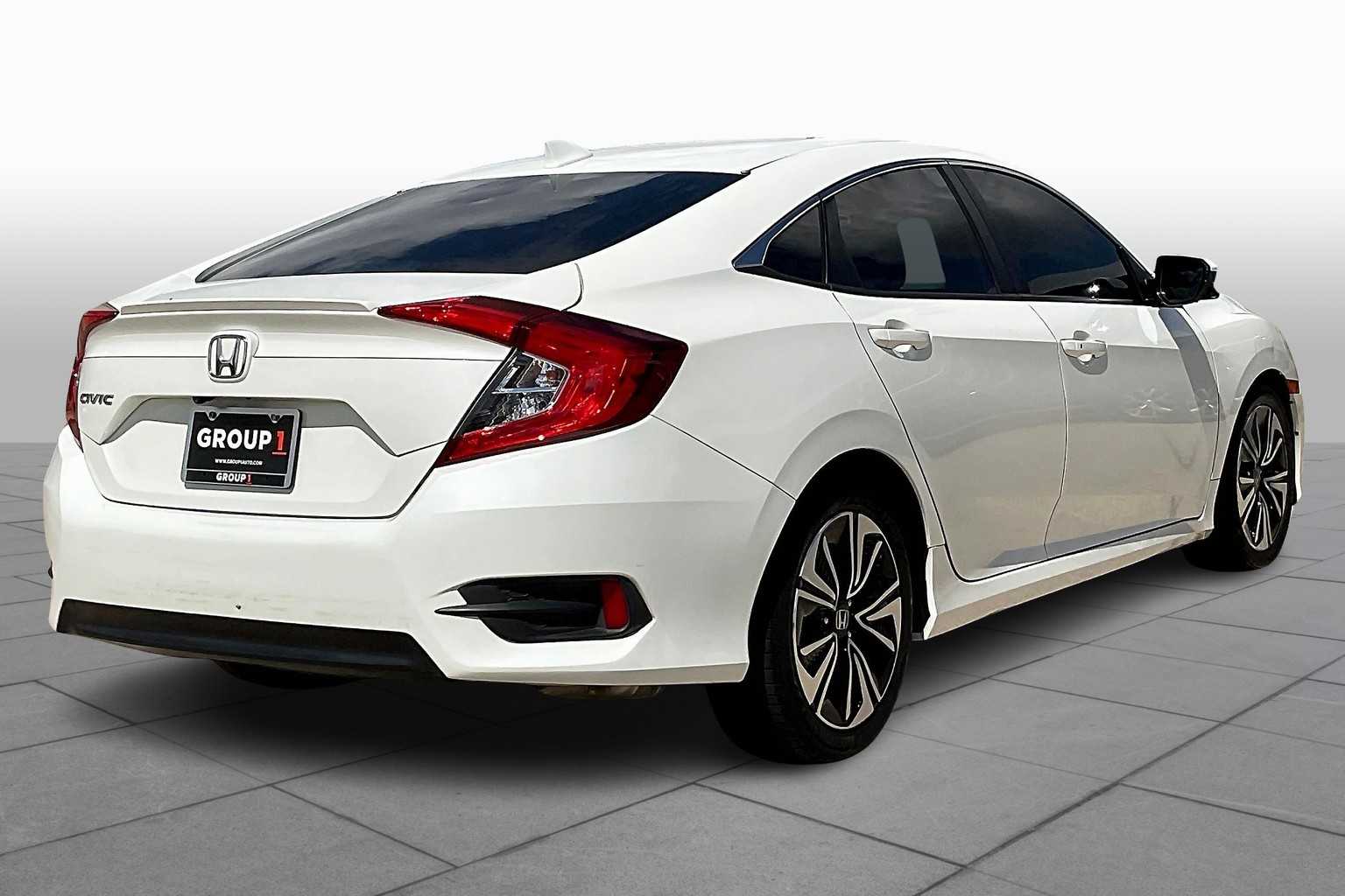 2018 Honda Civic EX-T photo 11
