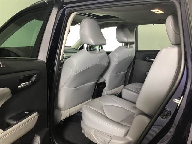 2021 Toyota Highlander XLE photo 20