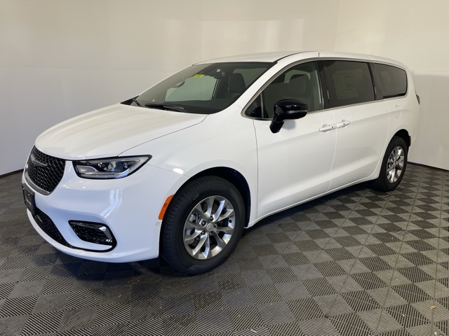 2026 Chrysler Pacifica photo 3