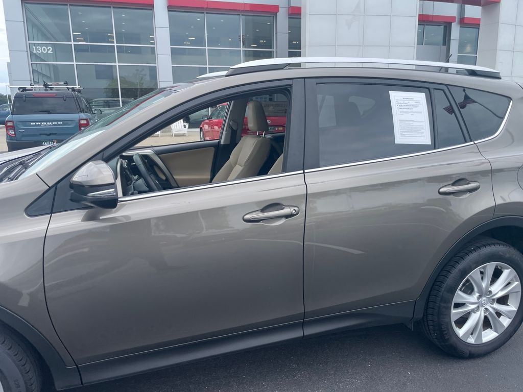 2015 Toyota RAV4 Limited photo 4