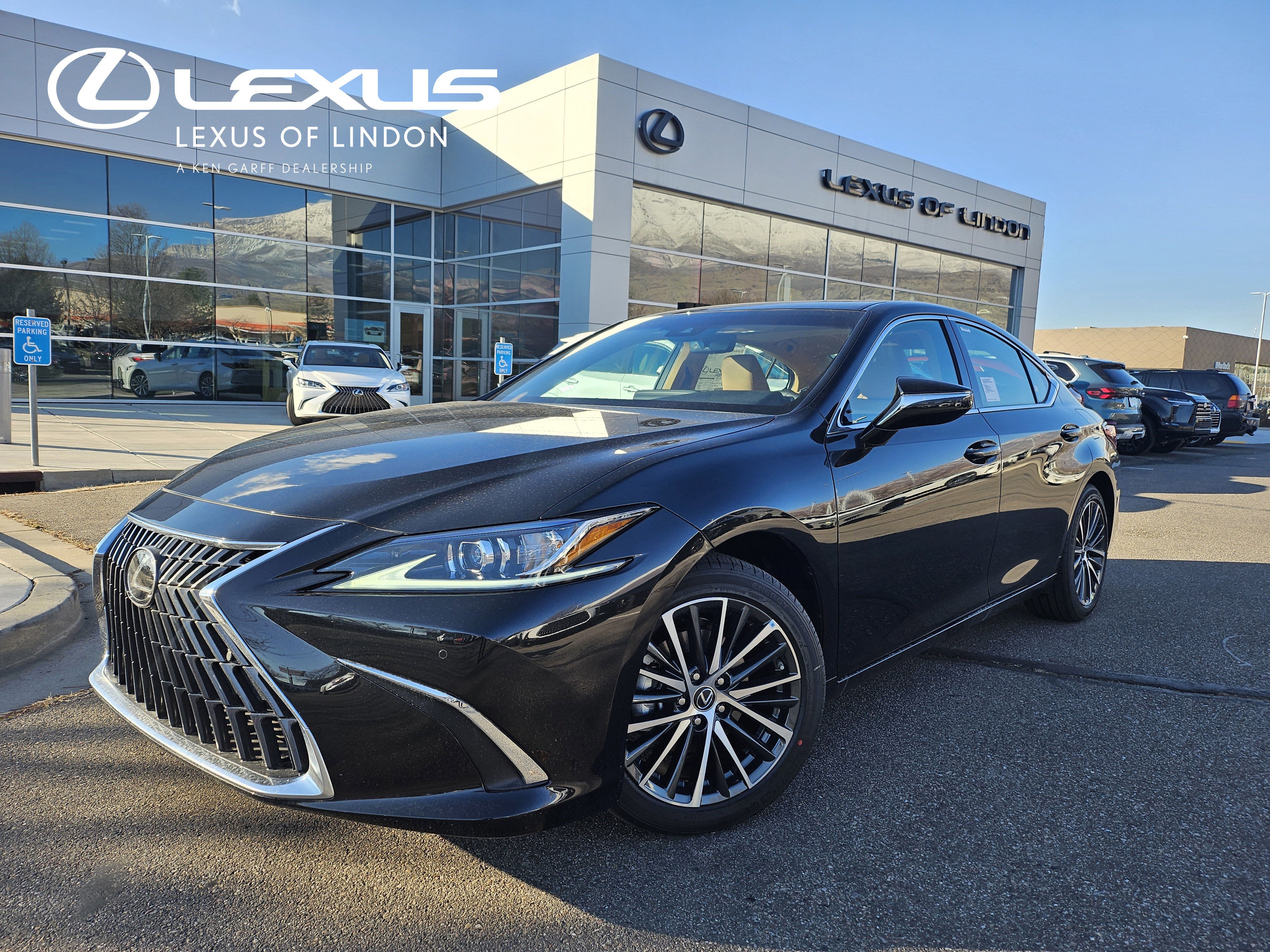 2025 Lexus ES 350's photo