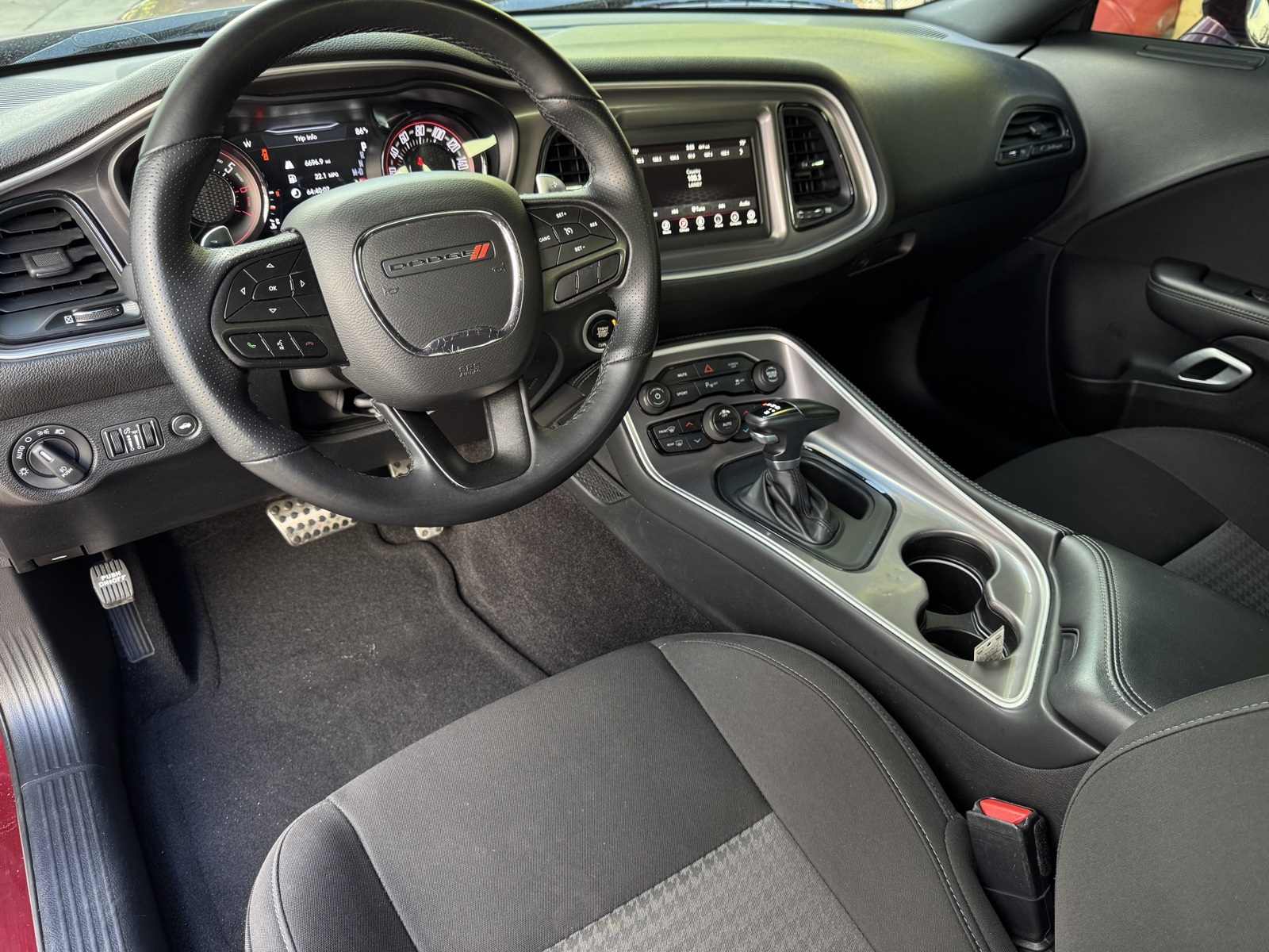 2022 Dodge Challenger R/T photo 2